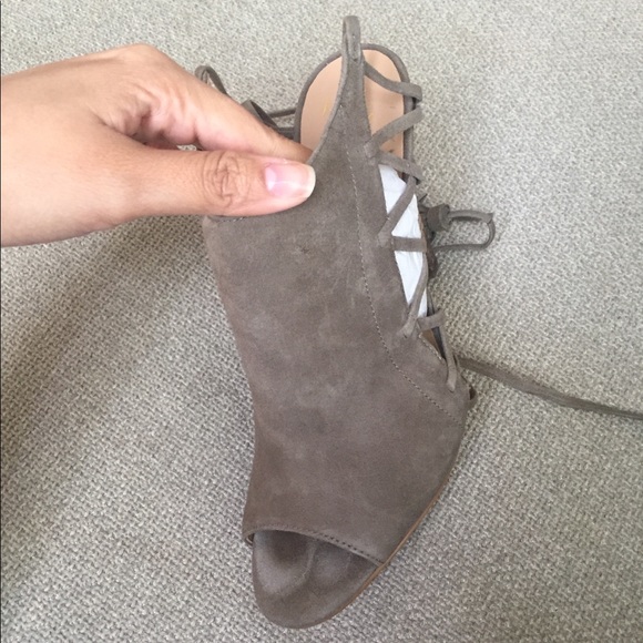 SALE banana republic  Ankle Strap peep toe booties - Picture 4 of 6
